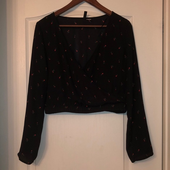 Black cropped blouse with roses from H&M size US 8 - Picture 2 of 3